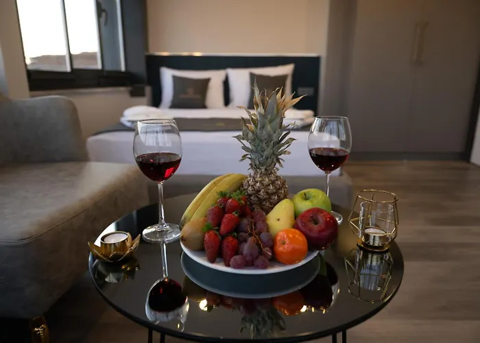 Swans Old Grand Bazar *