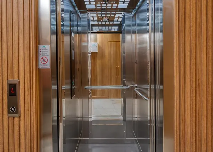 Swans Old Grand Bazar מלון *