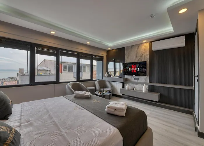 Swans Old Grand Bazar *