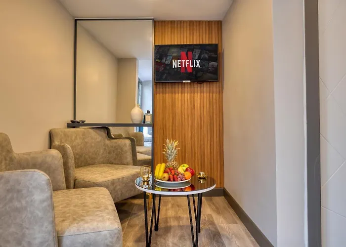 Swans Old Grand Bazar איסטמבול