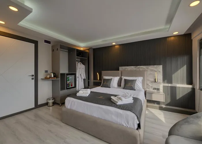 Swans Old Grand Bazar *