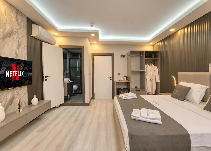 Swans Old Grand Bazar